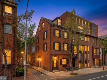 244 S 9TH Street