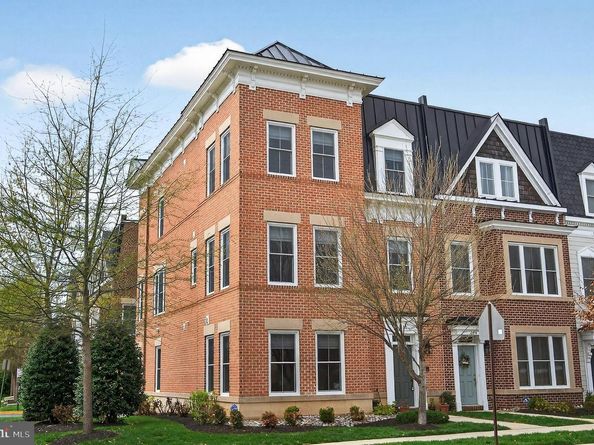 151 Center S 1, Vienna VA 22180