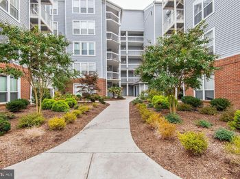 3179 Summit Square Drive