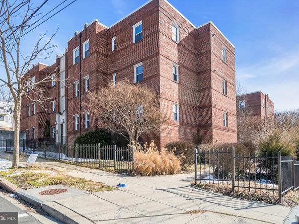 1800 28TH Place SE 201, Washington DC 20020