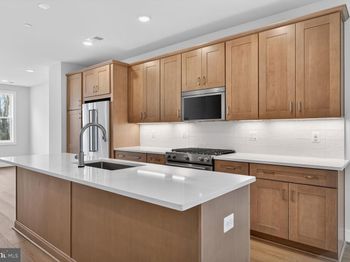4963 Lachlan Mews
