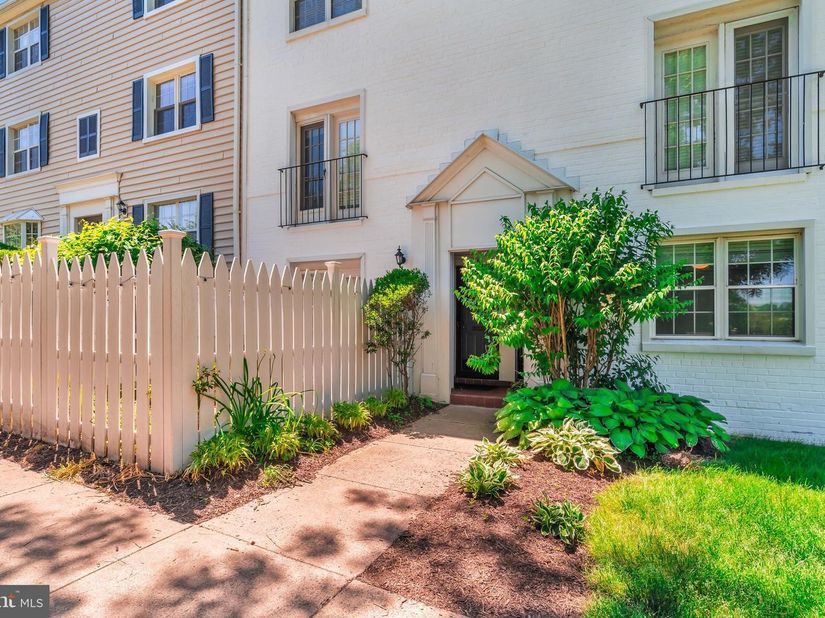 4635 28TH Road S A, Arlington VA 22206