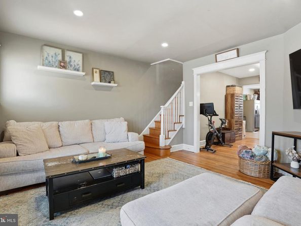 636 Roxborough Avenue, Philadelphia PA 19128