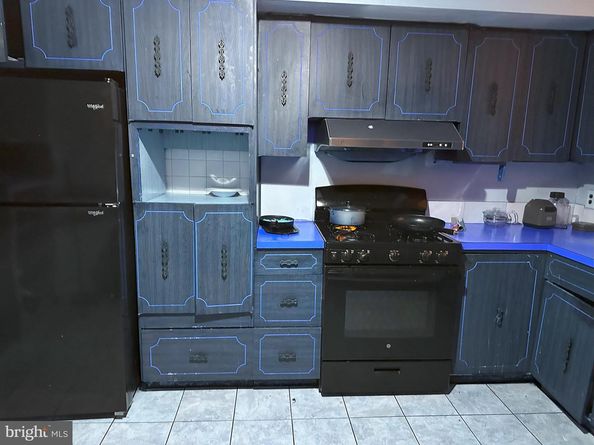 2215 S 9TH Street, Philadelphia PA 19148