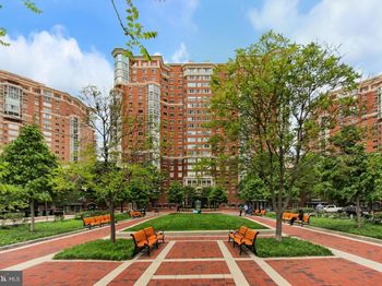 2121 Jamieson Avenue