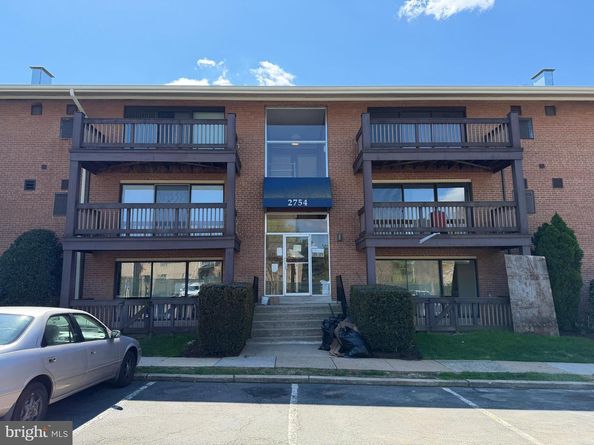 2754 Hollywood Road 202, Falls Church VA 22043
