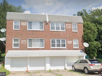 107 Lockart Plaza