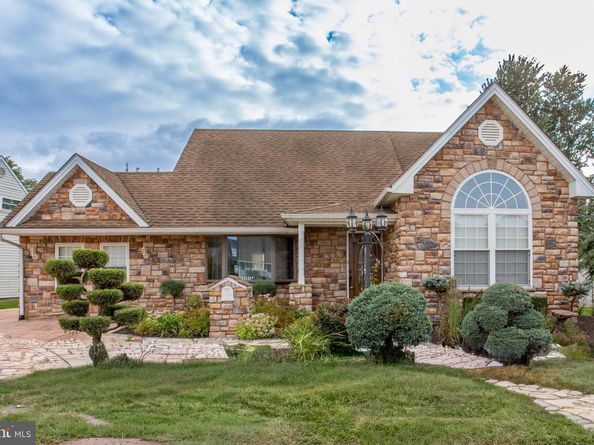 23 Misty Pine Road, Levittown PA 19056