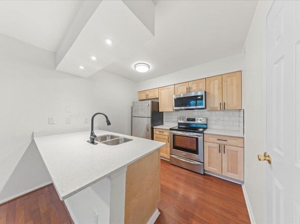 6910 Hart LN 110, Austin TX 78731