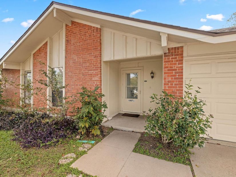 10071 Woodland Village DR, Austin TX 78750