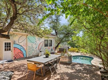 124 Lakeway DR
