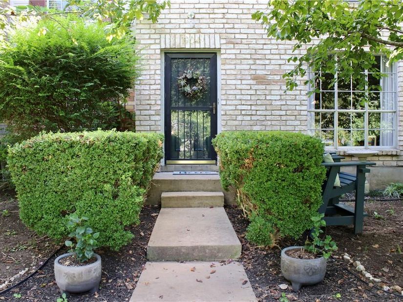 1904 Rosetti DR 109, Austin TX 78752