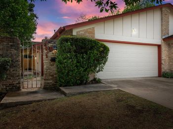 9001 Parkfield DR