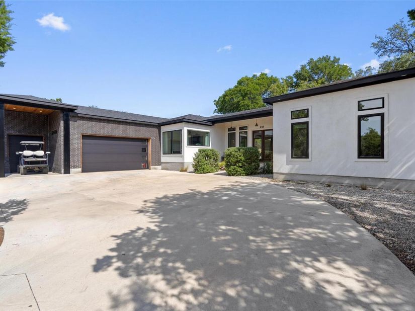 418 Venture BLVD S, Point Venture TX 78645