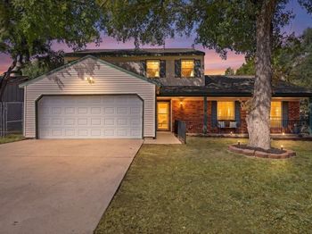 1702 Oakridge DR