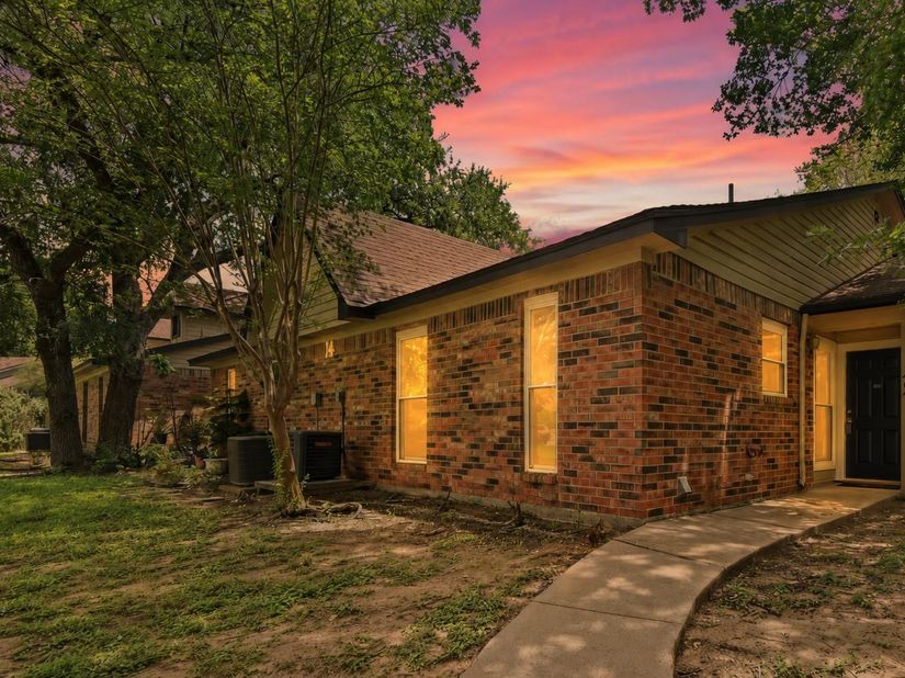 1601 Faro DR 1404, Austin TX 78741