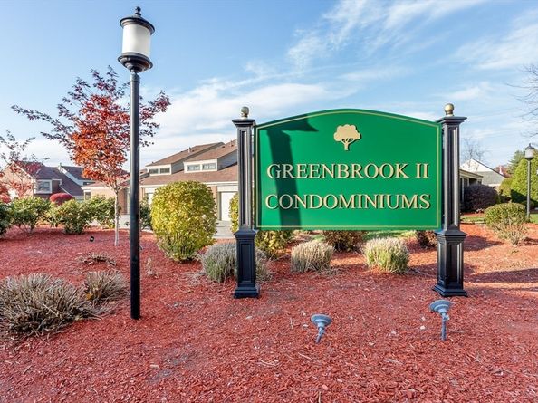 52 Rosewood Dr 52, Stoughton MA 02072