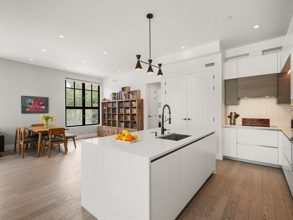 8 Leverett St 3, Brookline MA 02445