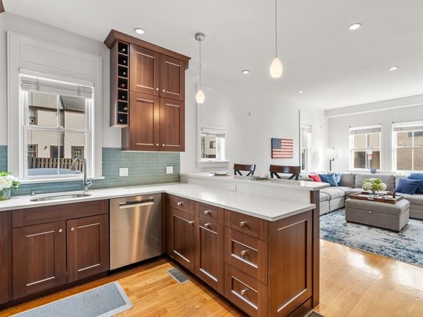 250 C Street 4, Boston MA 02127