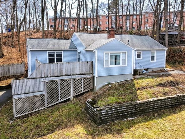 6 Roald St, Worcester MA 01605