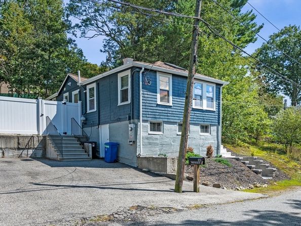 93 Sweetwater St, Saugus MA 01906