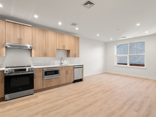 1151 Walnut 204, Newton MA 02461