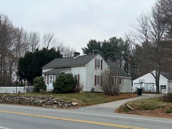 1576 Main St