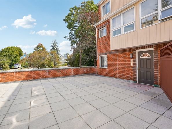 93 Spring St 29, Watertown MA 02472