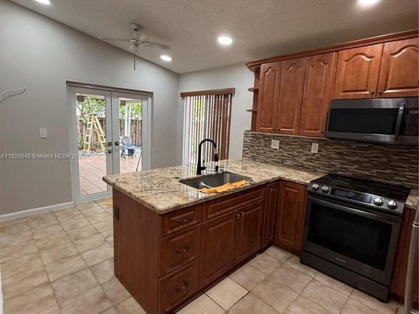 19926 NW 67th Pl, Hialeah FL 33015