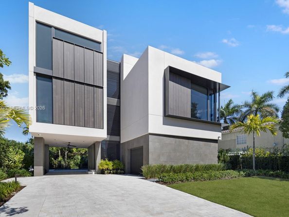 621 W 44th St, Miami Beach FL 33140