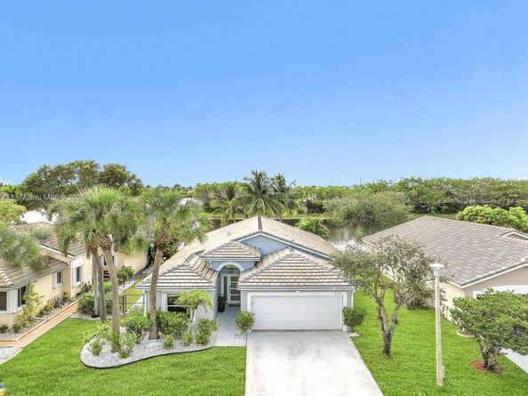 214 SW 180th Ave, Pembroke Pines FL 33029