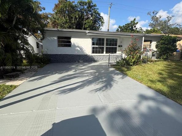 6311 SW 8th St, North Lauderdale FL 33068