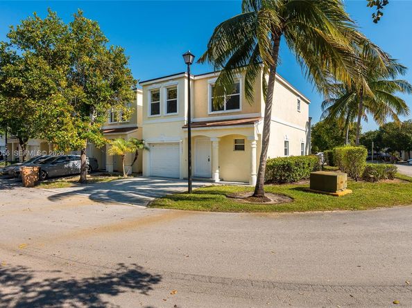 1001 SW 15th St, Deerfield Beach FL 33441