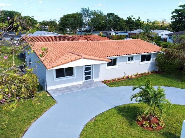 3250 SW 72 Ct, Miami FL 33155