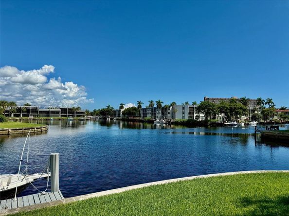 930 SE 9th Ave 8, Pompano Beach FL 33060