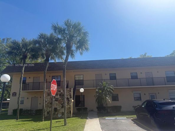 2 Briarwood Cir 212, Hollywood FL 33024