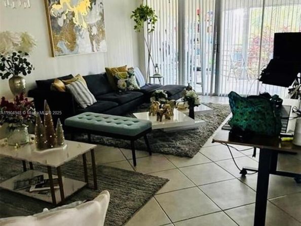 1811 Sabal Palm Dr 208, Davie FL 33324