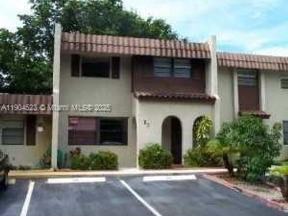 23 N Valencia Dr 232, Davie FL 33324