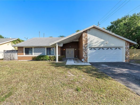 8201 NW 53rd St, Lauderhill FL 33351