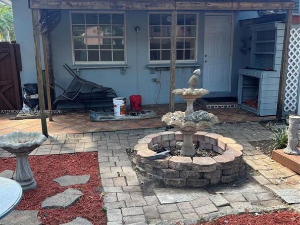 729 NE 2nd Ct, Hallandale Beach FL 33009