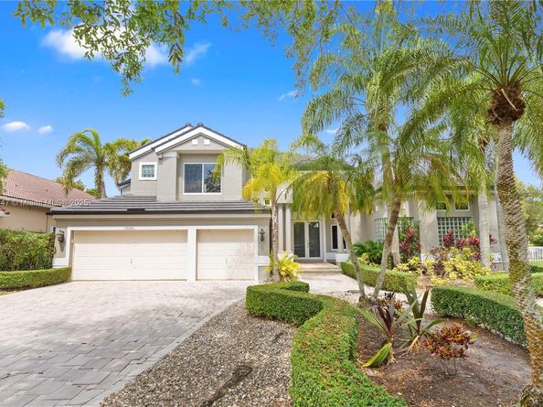 15601 SW 14th St, Pembroke Pines FL 33027