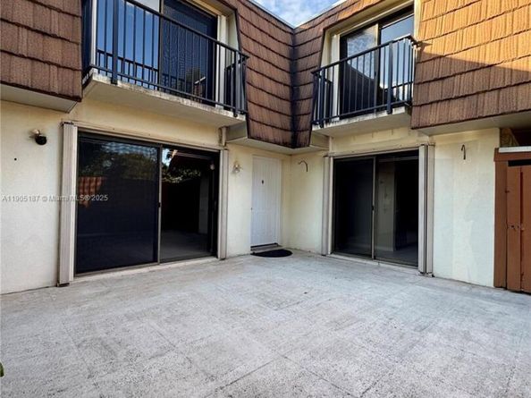 9143D SW 23rd St, Davie FL 33324