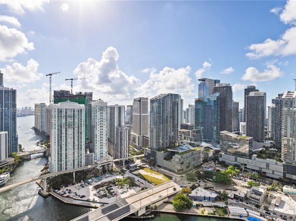 90 SW 3rd St 4301, Miami FL 33130