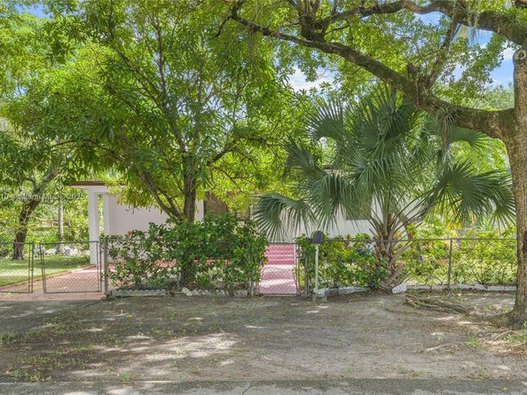 12037 NW 8th Ave, North Miami FL 33168