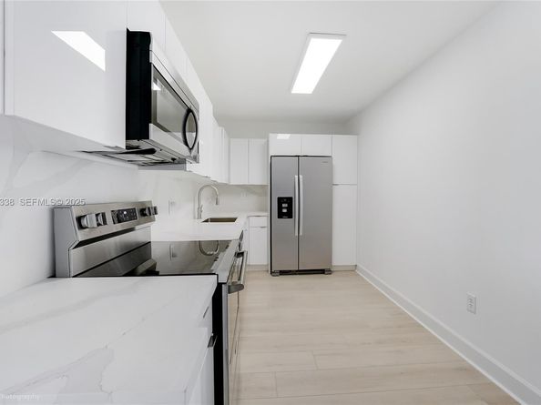 401 69th St 613, Miami Beach FL 33141