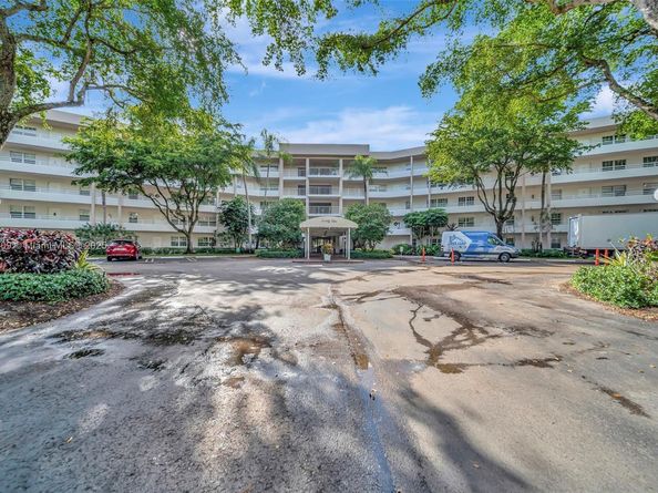 3980 Oaks Clubhouse Dr 409, Pompano Beach FL 33069