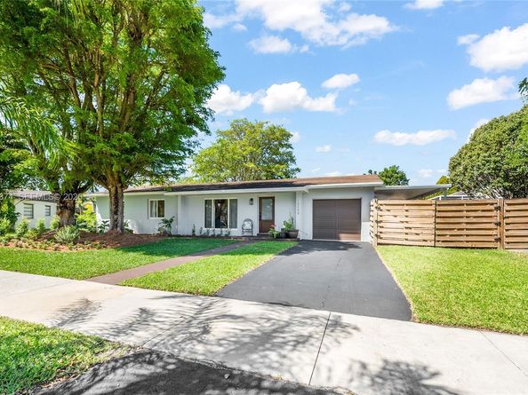 18044 SW 89th Pl, Palmetto Bay FL 33157