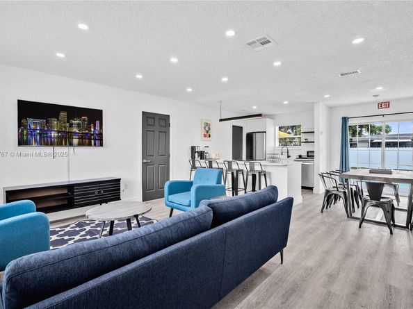 7471 Hope St, Hollywood FL 33024