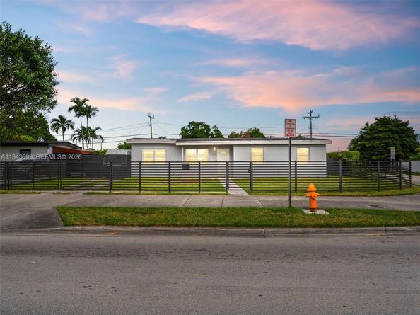 11401 SW 56th St, Miami FL 33165