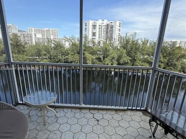 300 Diplomat Pkwy 712, Hallandale Beach FL 33009